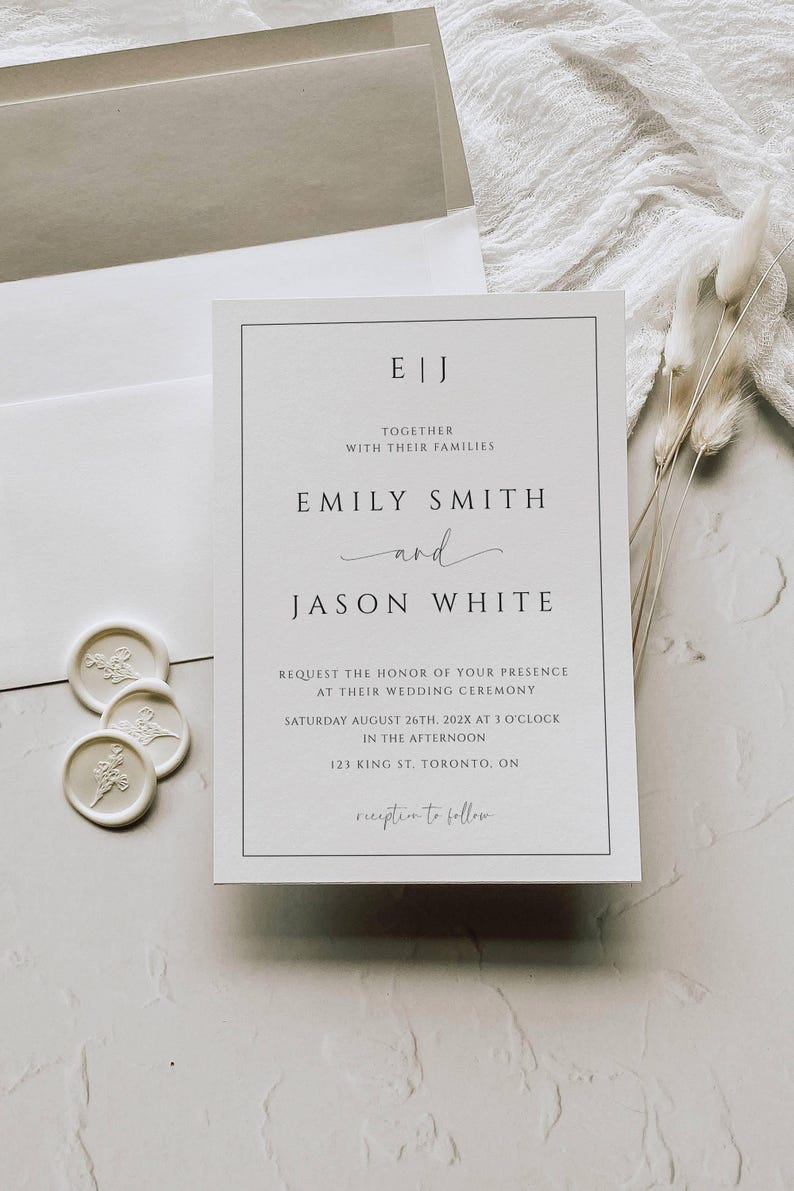 Puede incluir: Elegante invitaci&oacute;n de boda con un dise&ntilde;o minimalista. La invitaci&oacute;n presenta los nombres de Emily Smith y Jason White, junto con la fecha y hora de la boda. Incluye un sobre a juego y sellos de cera. La invitaci&oacute;n est&aacute; impresa en una tarjeta blanca.