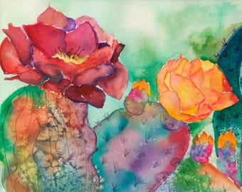 Puede incluir: Pintura a la acuarela de cactus con flores vibrantes. La obra de arte presenta una gran flor roja y una flor naranja más pequeña, sobre un fondo de follaje verde. Los cactus están pintados en tonos de verde, morado y naranja.