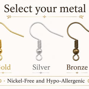 Puede incluir: Tres ganchos para pendientes de metal en tonos oro, plata y bronce, cada uno con una espiral y una peque&ntilde;a anilla en la base. El texto dice Select your metal, Gold, Silver, Bronze y Nickel-Free and Hypo-Allergenic.