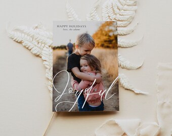 Joyful Script Weihnachtskarte, Weihnachtsfotokarte - Bearbeitbare Canva-Vorlage