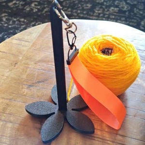 Wristband Yarn Spinner,Portable Yarn Holder,Personalized Yarn Holder,Crochet Yarn Spinner, Crochet Gift, yarn spindle