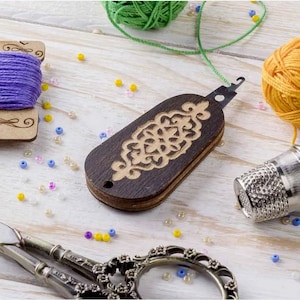 楕円形合板針糸通し *** 送料無料 裁縫 刺繍糸 針糸通し 刺繍ツール ドレスメーカー 刺繍師へのギフト
