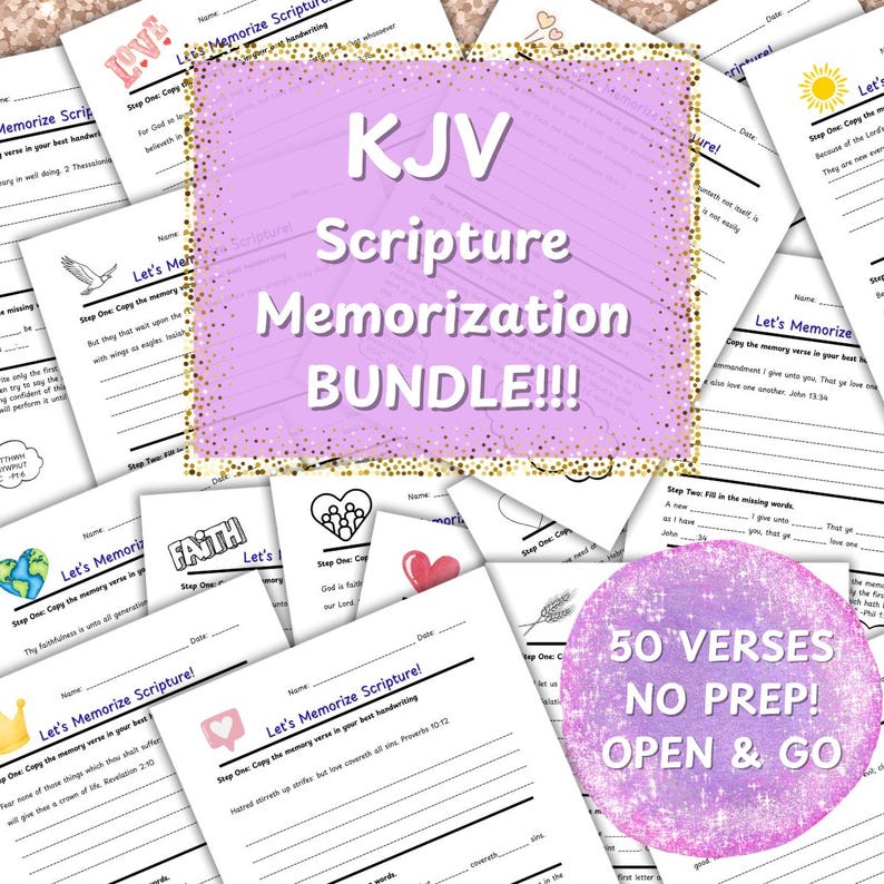 Pode incluir: Uma cole&ccedil;&atilde;o de folhas de trabalho impressas de memoriza&ccedil;&atilde;o das Escrituras KJV. As folhas de trabalho t&ecirc;m um fundo rosa e dourado com glitter. O texto nas folhas de trabalho inclui "Let's Memorize Scripture!" e "50 Versos Sem Preparo! Abrir e Ir."