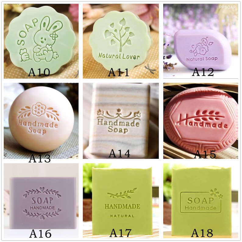 Puede incluir: Nueve sellos de jab&oacute;n diferentes con varios dise&ntilde;os, incluyendo un conejito, un &aacute;rbol, flores y las palabras "Handmade Soap".