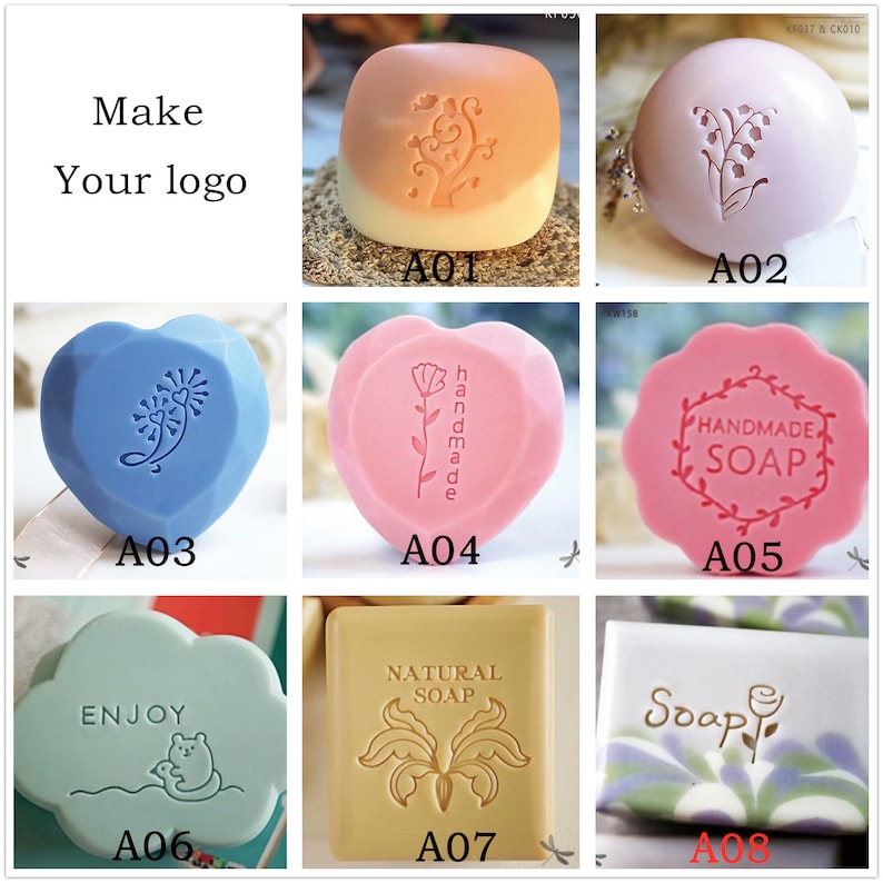 Puede incluir: Ocho sellos de jab&oacute;n diferentes con varios dise&ntilde;os. Los sellos est&aacute;n hechos de silicona transparente y se utilizan para crear dise&ntilde;os &uacute;nicos en jab&oacute;n hecho a mano. Los dise&ntilde;os incluyen un &aacute;rbol, flores, un coraz&oacute;n, un diente de le&oacute;n, una corona, un lirio y un oso.