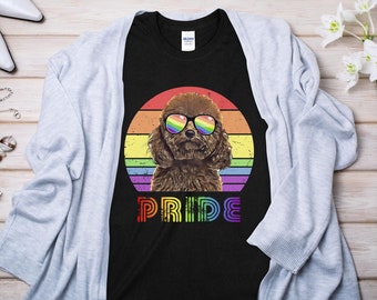 Camiseta con orgullo de caniche, camiseta colorida con arcoíris para amantes de los perros, regalo para dueños de mascotas que apoyan a la comunidad LGBTQ, camiseta gráfica unisex con un lindo perrito
