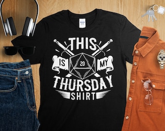 Esta es mi camiseta del jueves Dungeons Tabletop RPG Roleplaying Dragons D20 Dice Gamer Camiseta