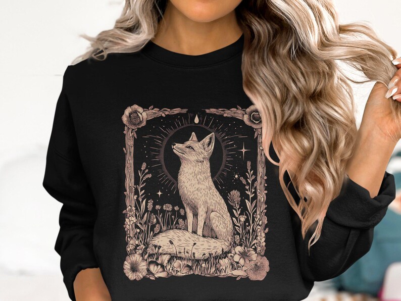 Fox Illustration Art Sweatshirt, Cozy Animal Graphic Pullover, Nature-inspired Fleece Sweater, Forest Creature Design Top