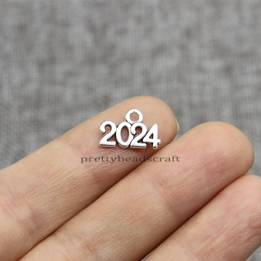 50/100 Bulk Year 2024 Charms Graduation Year Class the Year of 2024