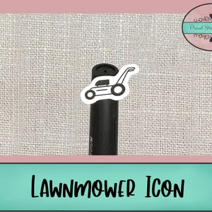 Op de afbeelding: Een zwart-witte sticker met een grasmaaiericoon op een witte jute achtergrond. De sticker zit op een zwarte marker.