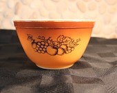 Vintage, Small Pyrex Nesting Bowl, 401, Old Orchard Fruit Pattern, 1974-78.