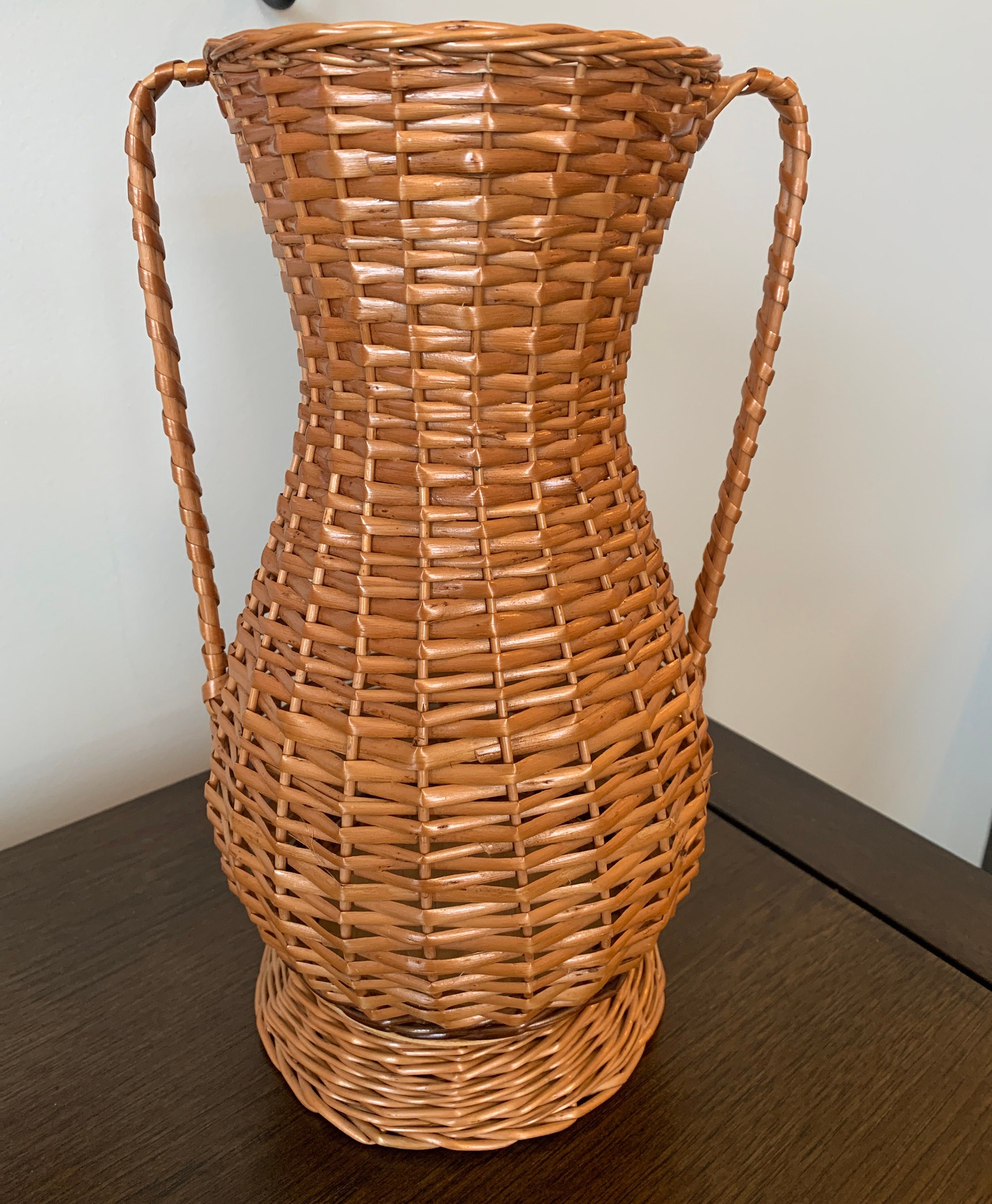 Vtg. Wicker/Rattan Vase with 2 Handles. Applied floral Etsy.de