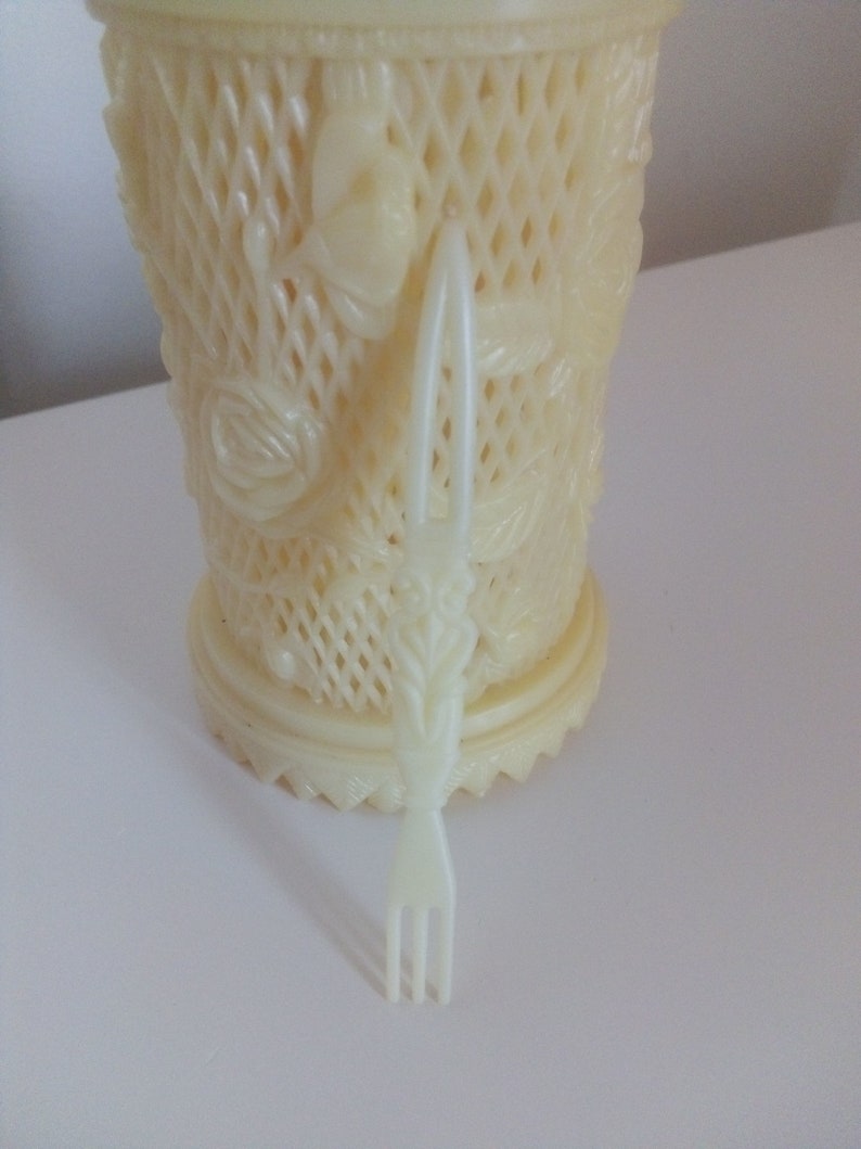25 x Vintage plastic Tiki forks for hors d/'oeuvre Faux ivory forks in original faux ivory holder container canape