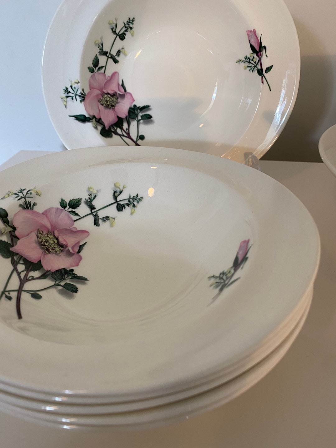 Wood & Sons - White Deep Large Bowl With the Most Beautiful Roses ...