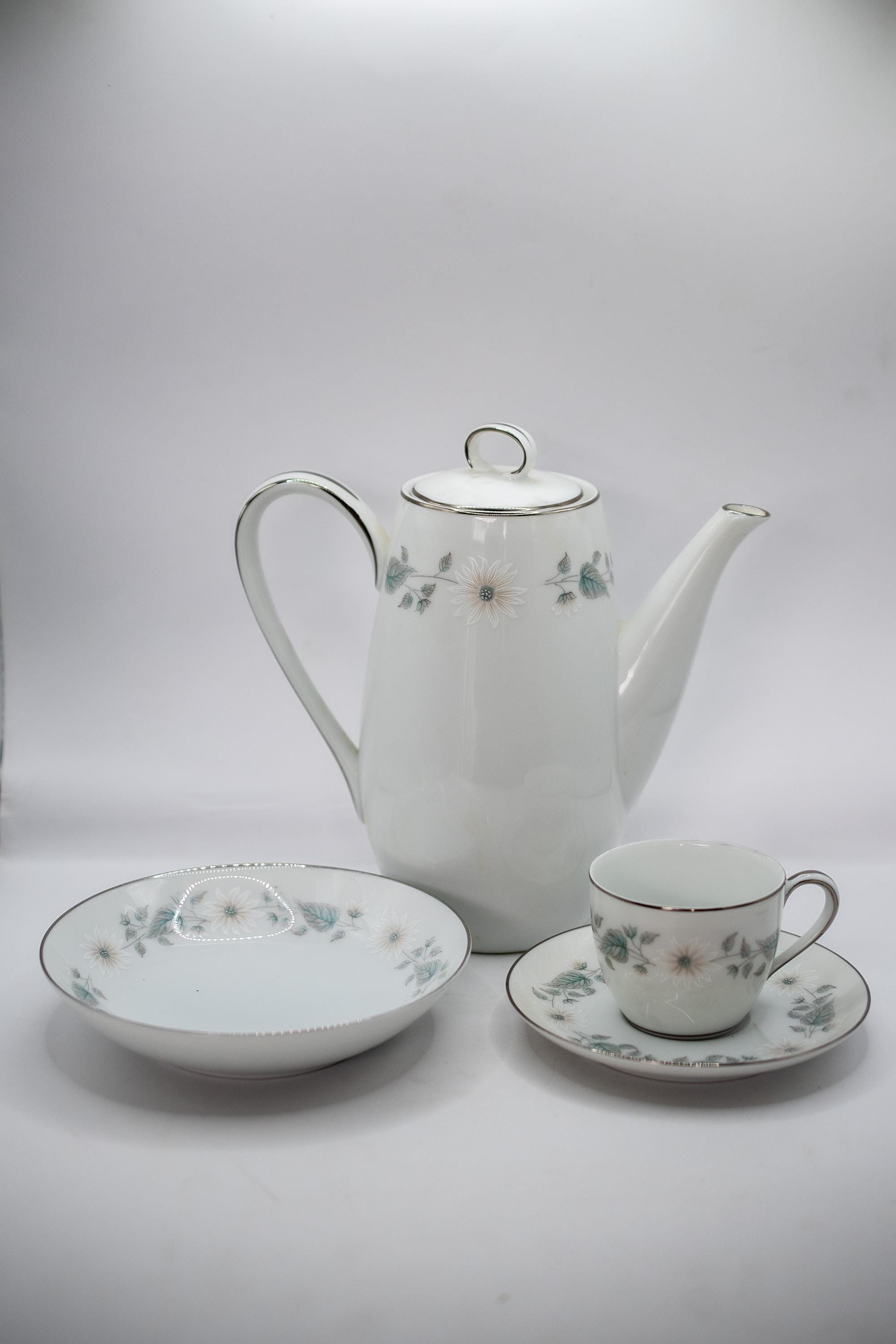 Noritake Coffee Pot, Berry Bowls, Coffee Cup & Saucer Noritake