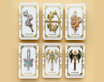Weapons of Heroes Bundle | 6 Emaille Pins | Harte Emaille Pins | RPG-inspirierte Pins