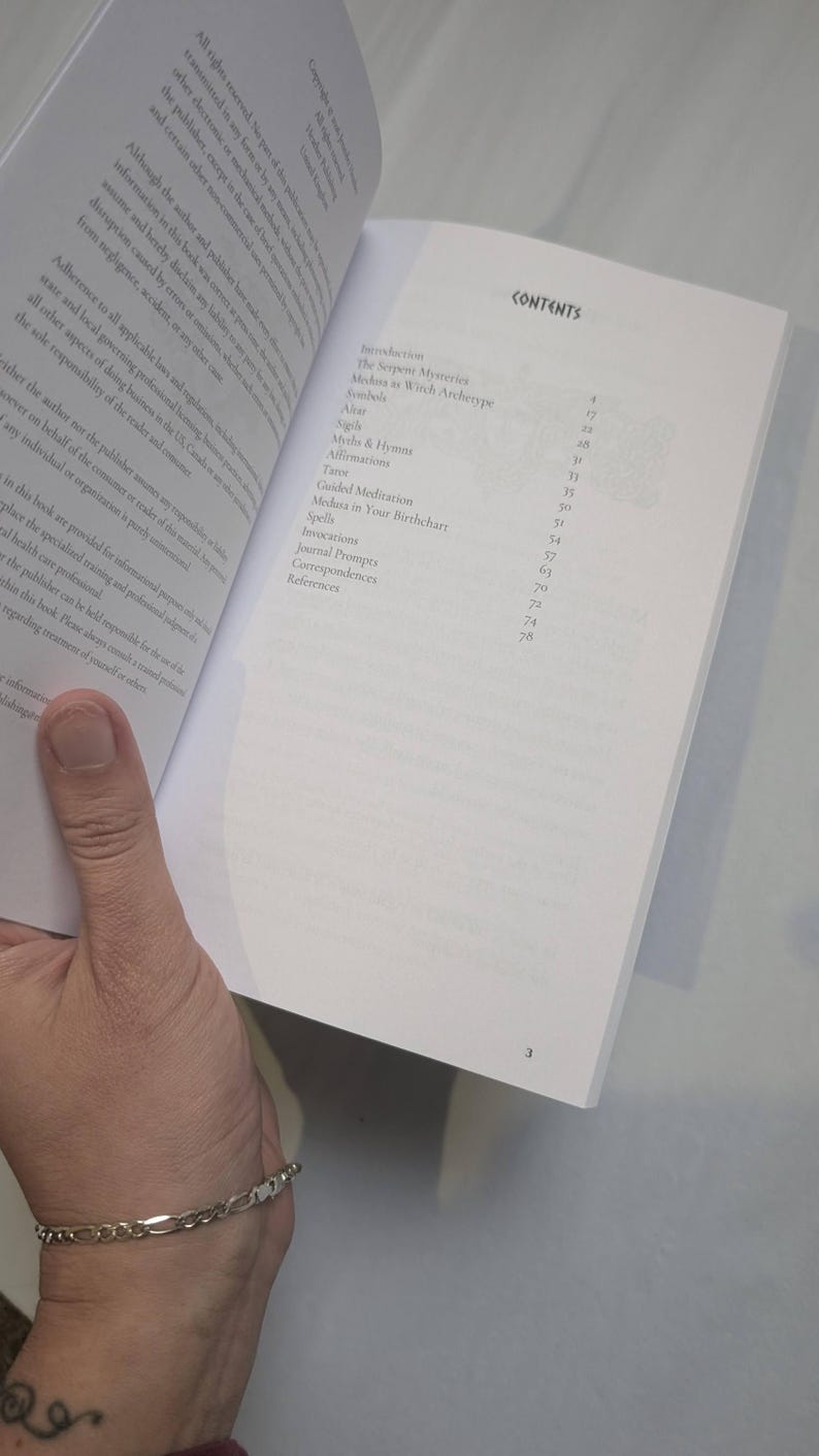 Medusa Book - Medusa's Grimoire Broché - Déesse serpent, symbolisme du serpent image 5