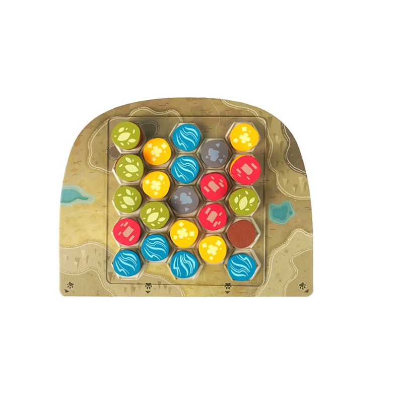 Peut inclure: Un plateau de jeu hexagonal avec un fond brun et une vari&eacute;t&eacute; de tuiles color&eacute;es. Les tuiles pr&eacute;sentent diff&eacute;rents symboles, notamment des maisons, des arbres et des gouttes d'eau.