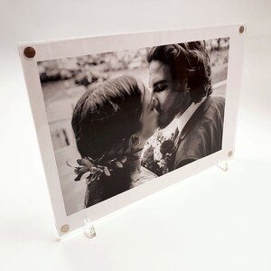 Klarer magnetischer Acryl-Fotorahmen: Moderne Bildanzeige