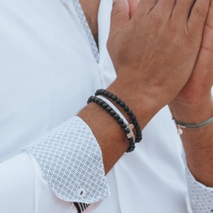 Nato Cuff - 925 Plata de ley y 6 mm Pulsera de cuentas redondas de piedras preciosas de ónix pulido