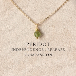 Peridot necklace Peridot crystal necklace August birthstone necklace for mom Peridot jewelry Peridot stone Stress relief gift Detox Cleanse