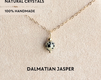 Collar de jaspe dálmata, joyería de cristal hecha a mano para mujer, delicada gargantilla de jaspe, colgante de gota, collar de piedras preciosas, collar de piedra llamativo