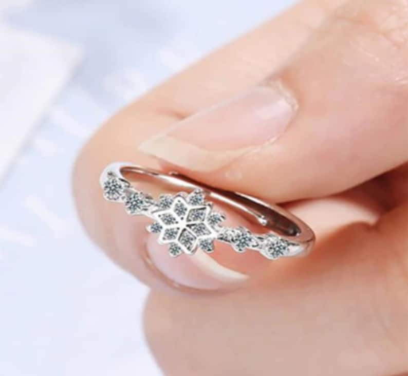 Snowflake Sterling Silver 925 adjustable resizable women/'s ring inlaid with Cubic Zirconia \u2022 Birthday gift Girlfriend \u2022 Minimalist