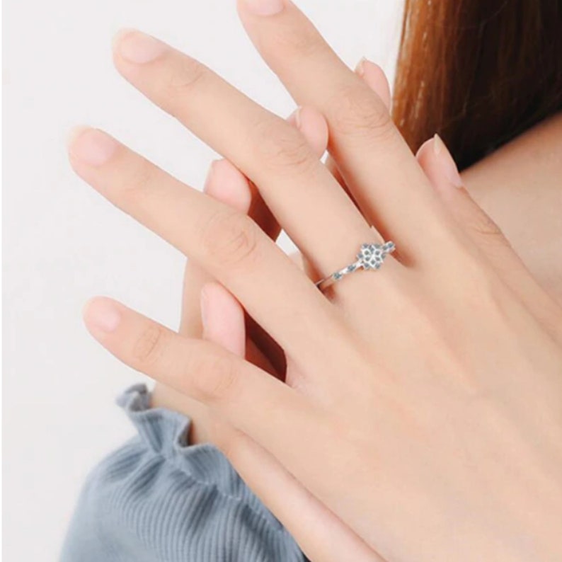 Snowflake Sterling Silver 925 adjustable resizable women/'s ring inlaid with Cubic Zirconia \u2022 Birthday gift Girlfriend \u2022 Minimalist