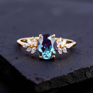 Bague de fiançailles en alexandrite ovale vintage, bague unique en or jaune 14 carats, alliance avec diamants taille marquise, cadeau d'anniversaire, bague de promesse