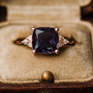Cushion Shape Alexandrite Ring 14k Yellow Gold Vintage Diamond Cluster Unique Engagement Ring Women Color Change Gemstone Anniversary Gift
