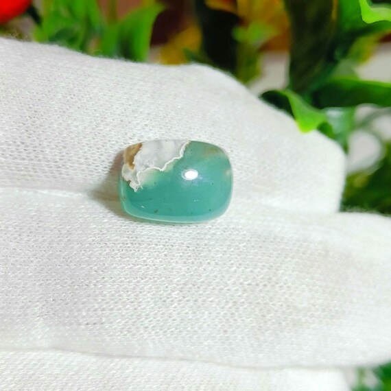 Natural Apple Green Chrysoprase Gemstone: Octagon Cabochon, 7.30 Carat