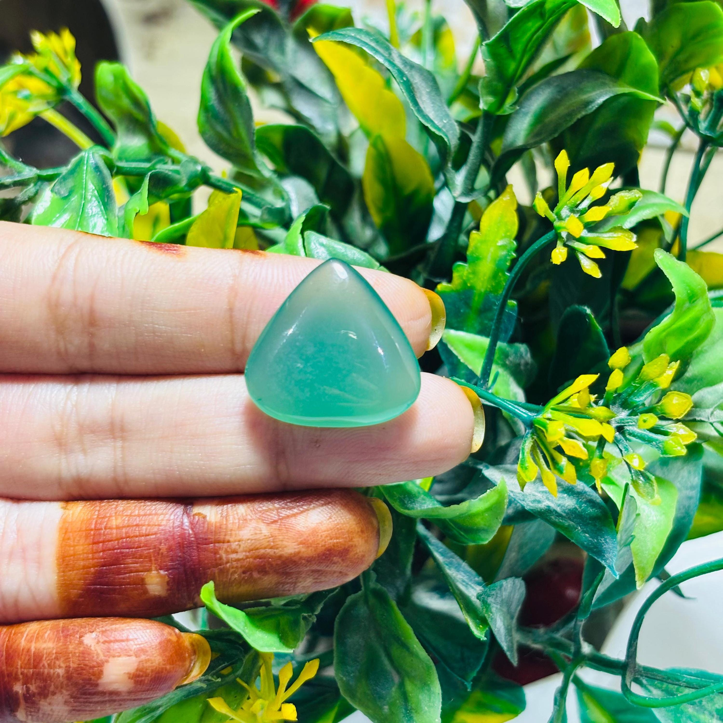 Natural Green Chrysoprase Cabochon: Heart-Shaped Gemstone, 16.70 Carat