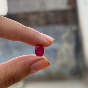 Nieogrzewany pierścionek zaręczynowy z rubinem birmańskim, kamień 2,50 ct. Naturalny rubin gołębiej krwi
