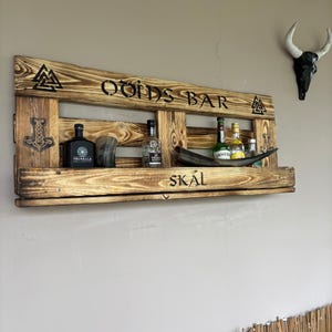WIKINGER BAR PERSONALISIERT - Wandbar aus Paletten für 4 Flaschen - Bar 120cm