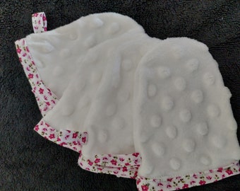 Magic makeup remover gloves