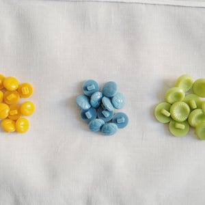 Versatile Set of vintage 10 Plastic Buttons , DYI projects