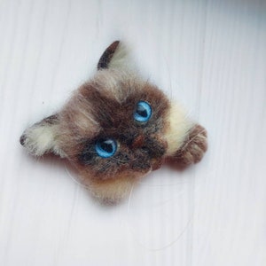 Siamese cat brooch as a perfect cat mother gift, Realistic cat pin, Cute jewelry for girl