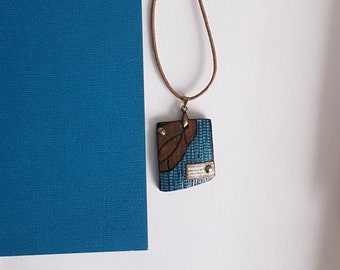 Light pendant, BLEU and KRAFT with small bronze beads and beige ribbon