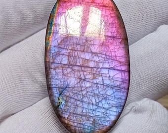 Cabochon en forme de cercueil de labradorite spectrolite : pierre précieuse violette à feu (72,65 carats)