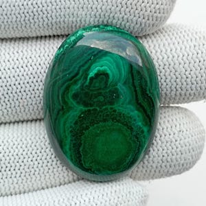 Natural Green Malachite Cabochon: Oval Gemstone for Jewelry (90.15 Carats)