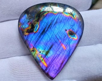 Collection PCs Spectrolite Labradorite Cabochon en forme de poire : Pierre précieuse de feu violet (58,40 carats)