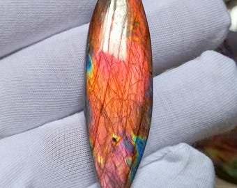 Cabochon marquise de labradorite spectrolite : Pierre précieuse de feu violet (53,15 carats)