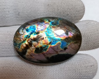Cabochon violet spectrolite labradorite : pierre précieuse non sertie, 113,25 carats