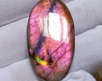Cabochon ovale de labradorite spectrolite : pierre précieuse de feu violet (40,60 carats)