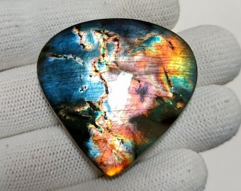 Cabochon de labradorite de feu violet arc-en-ciel : pierre précieuse en vrac en forme de cœur, 131 carats