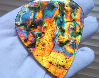Cabochon en forme de poire de Labradorite Spectrolite taille Hug Size : Pierre précieuse de feu violet (245 carats)