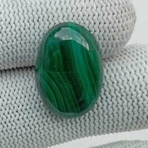 Oval Green Malachite Cabochon: 24.90 Carats, Handmade Gemstone