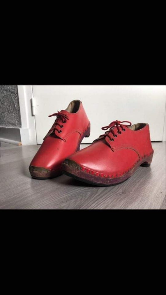 1940s restriction shoes - WW2 fashion
