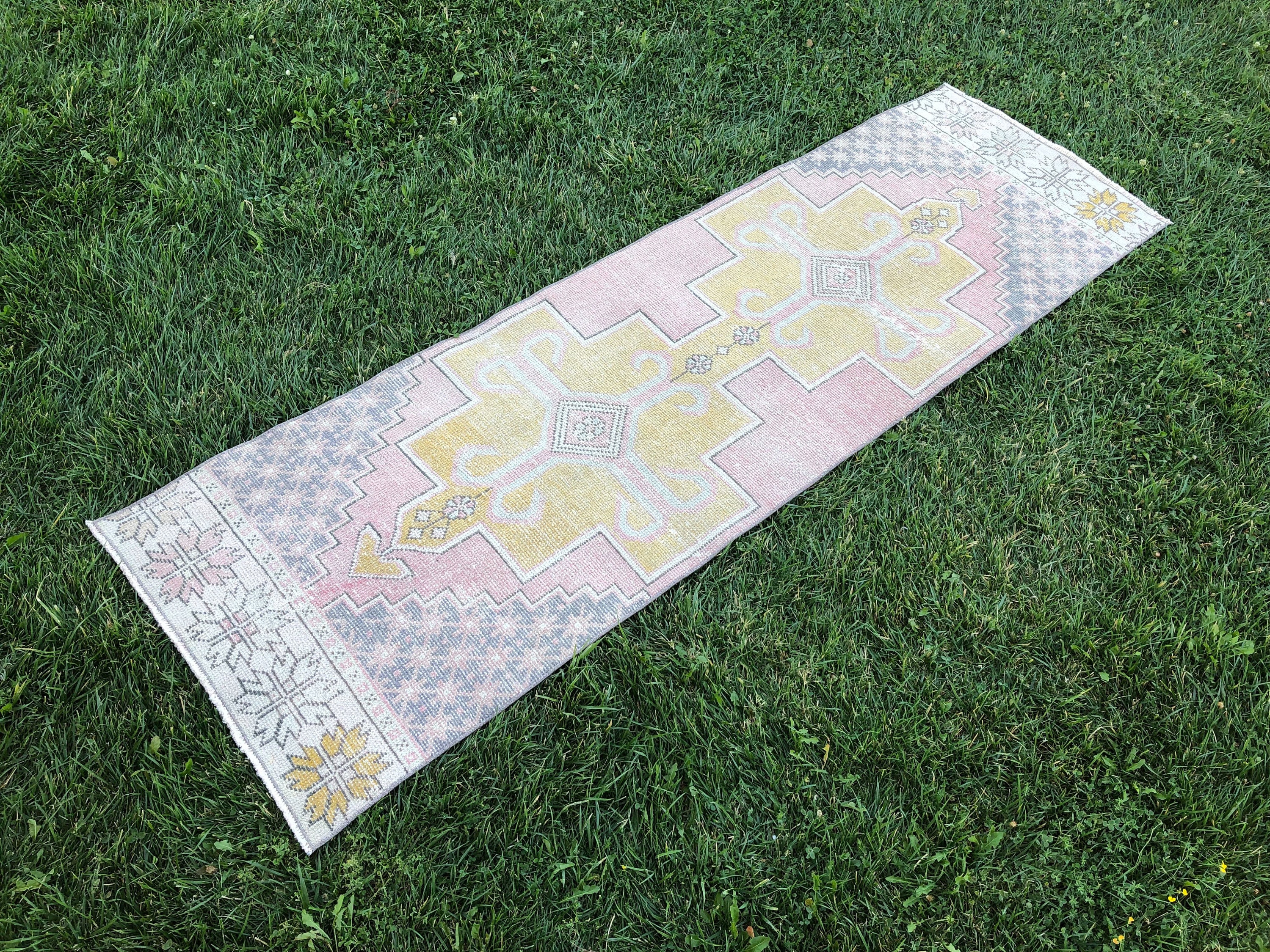 3x8 Vintage Runner, Pink