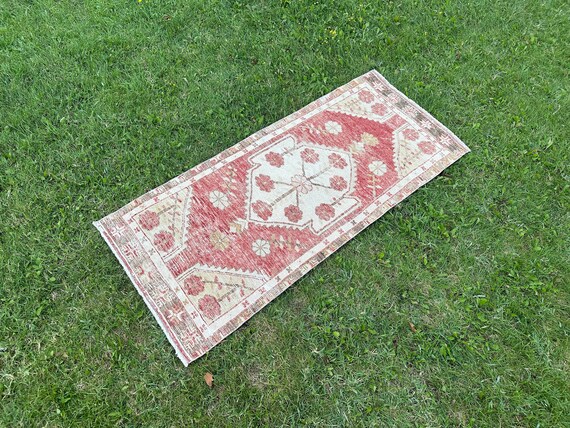 2 X 5 Turkish Rug Red Vintage Rug Small Oushak Runner Boho Bedroom Rug White Rug Moroccan Door Mat Rustic Kitchen Runner Mat 2 2x5 Etsy